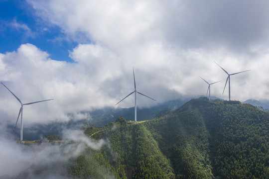 廣西岑溪風電場景如畫