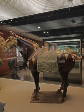 三彩三花馬