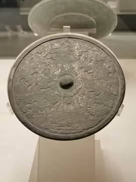 團(tuán)花紋銅鏡