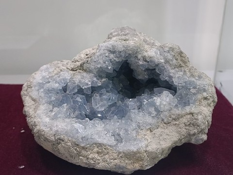 天青石晶洞