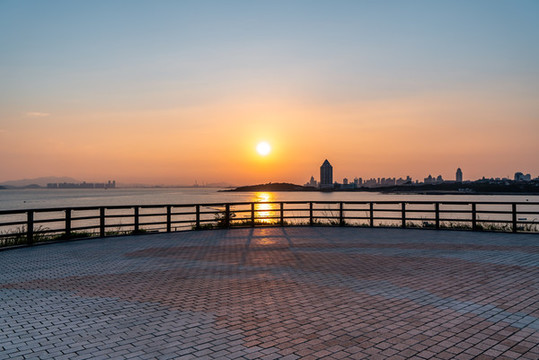 青島海岸線和夕陽日落