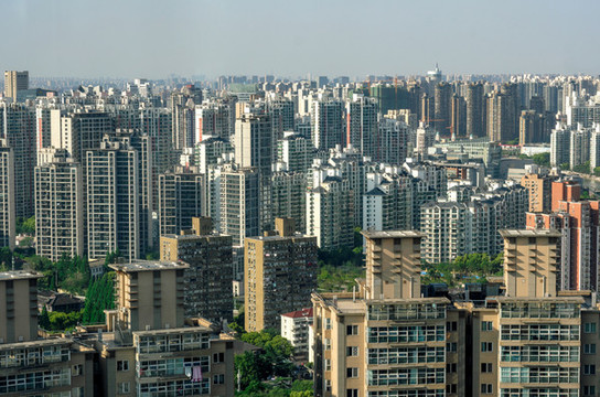 爬樓俯拍上海城市建筑