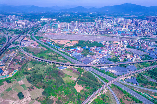 航拍廣西桂林疊彩區(qū)城市建筑