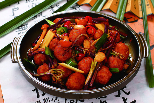蕨菜炒肉丸