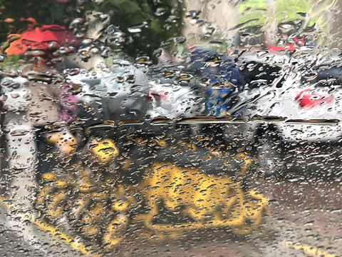玻璃雨滴