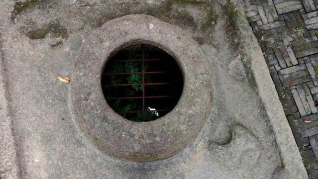 荒廢的小口古井