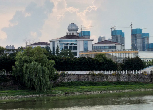 南京梅山中學(xué)