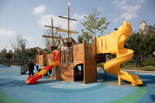 公園滑梯
