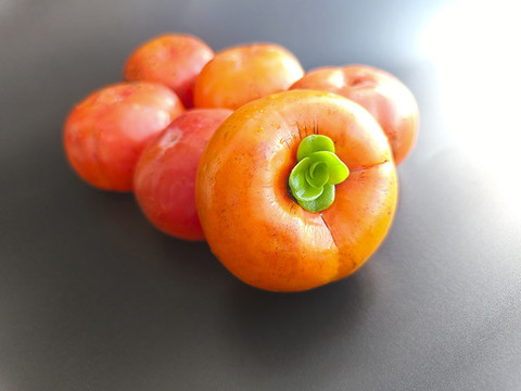 紅紅鮮柿子