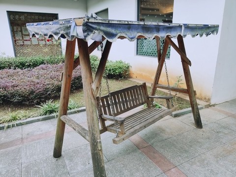 木質(zhì)秋千椅