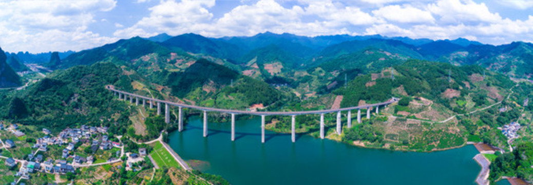 陽朔興坪段高架橋軌道交通全景