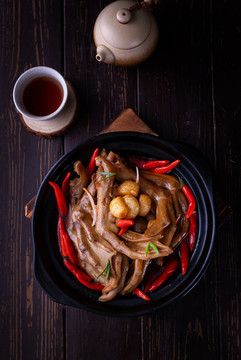麻辣鴨掌砂鍋