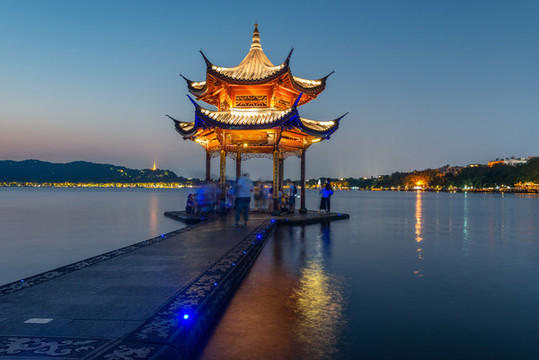 浙江杭州西湖集賢亭夜景風(fēng)光