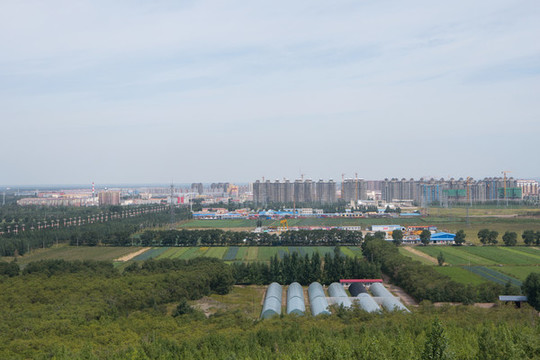 遠(yuǎn)處的河北省張北縣城位置