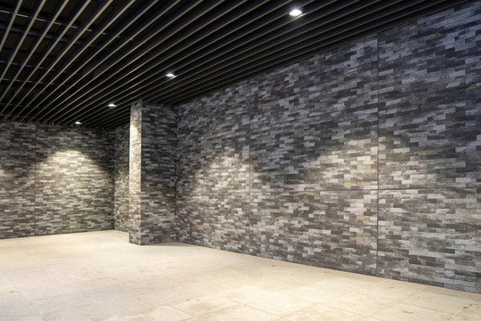 空曠的室內(nèi)展廳