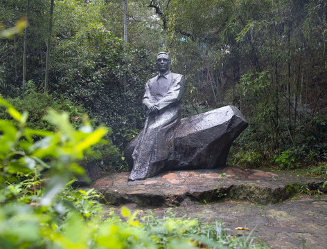 潘天壽雕像