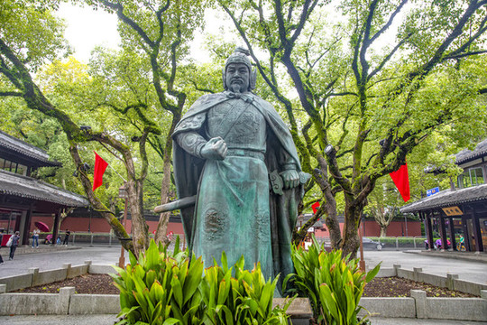 岳飛像