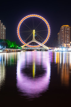 天津之眼摩天輪倒影夜景風(fēng)光