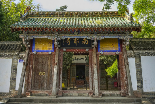 天水南郭寺大門