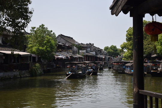 古鎮(zhèn)烏篷船