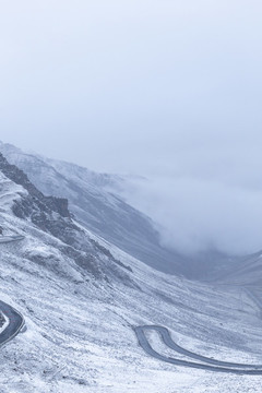 高原雪山水墨自然風(fēng)光