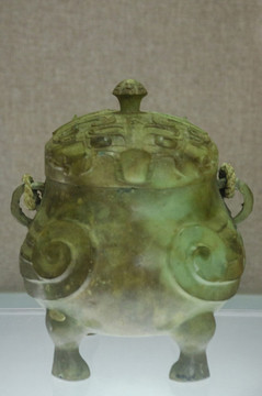 信陽(yáng)博物館館藏商代盛酒器鸮卣