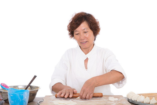 中國(guó)婦女在包餃子