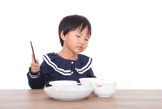 黃皮膚中國小女孩在吃飯
