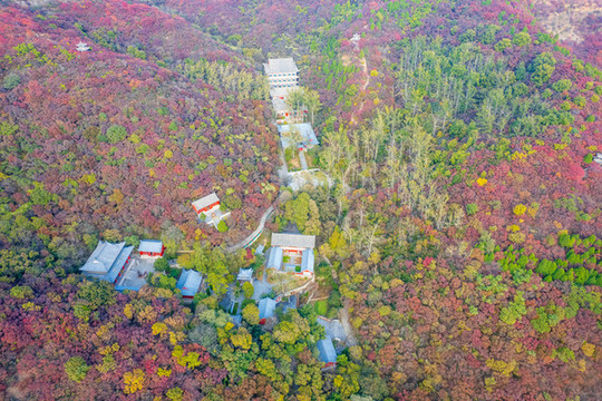航拍濟(jì)南章丘蓮花山紅葉