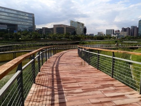 城市中的公園步道