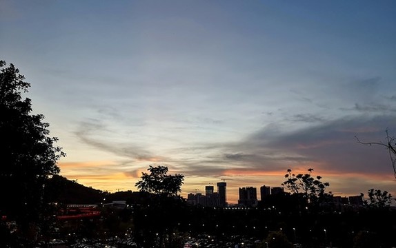 光明虹橋公園傍晚風(fēng)光