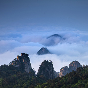 云霧山巒