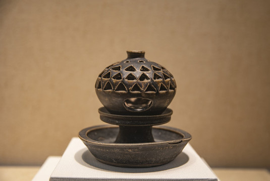 東晉德清窯黑釉熏爐
