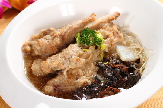 粉絲煮寸骨