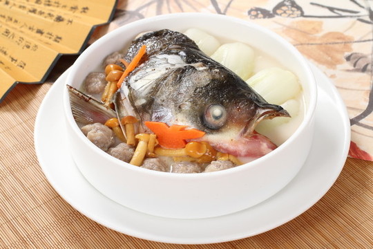 魚(yú)頭煮肉丸