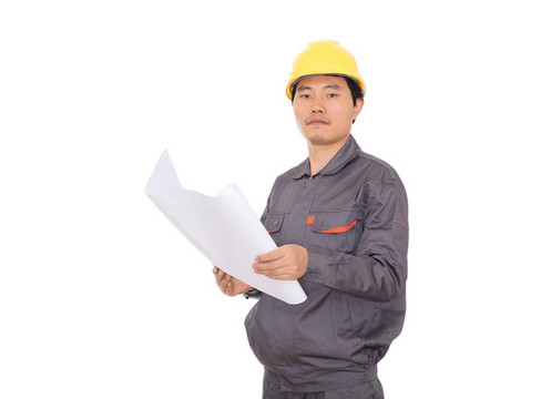 農(nóng)民工手拿圖紙?jiān)诎妆尘扒? style=