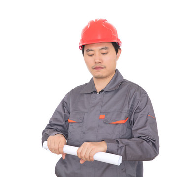 建筑工人把圖紙卷起來(lái)