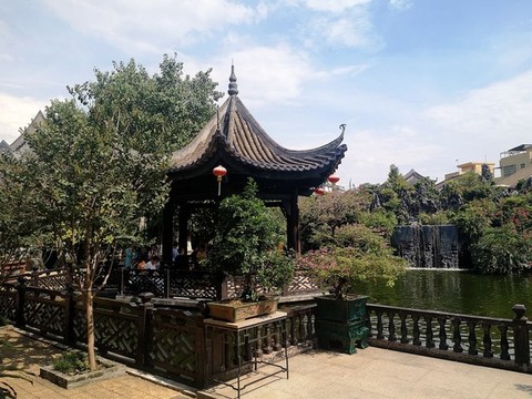 余蔭山房涼亭