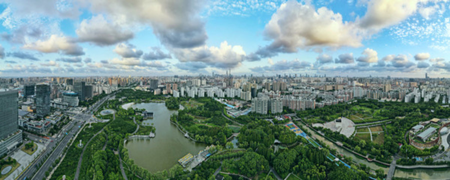 全景航拍大寧郁金香公園及城樓群