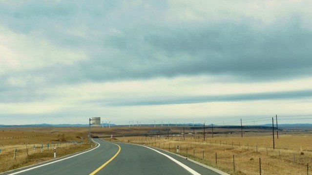 草原上的公路