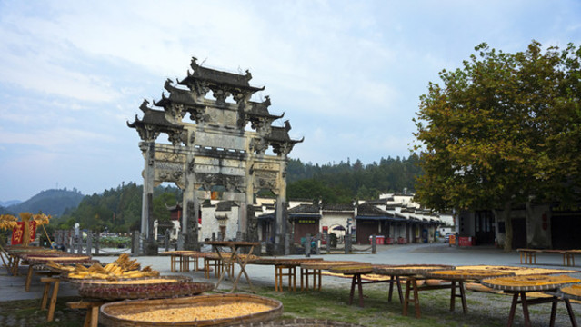 安徽西遞古村景區(qū)恩榮牌坊