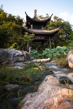 山澗流水風亭