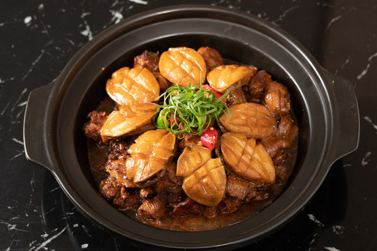 鮑魚(yú)走地雞