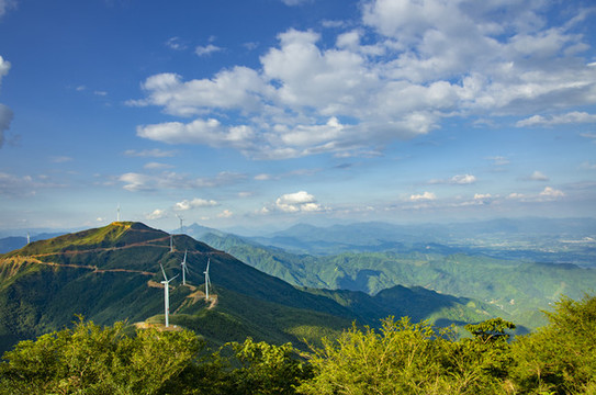 高山大山藍(lán)天白云風(fēng)景