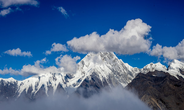 貢嘎雪山