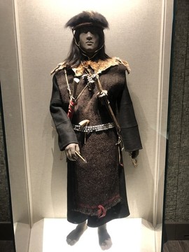 珞巴族毛織男服