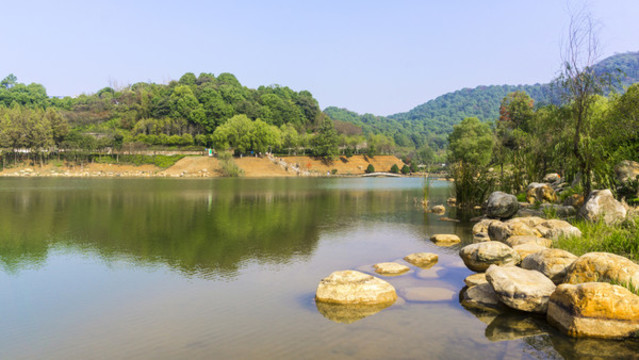 尖山湖公園湖景