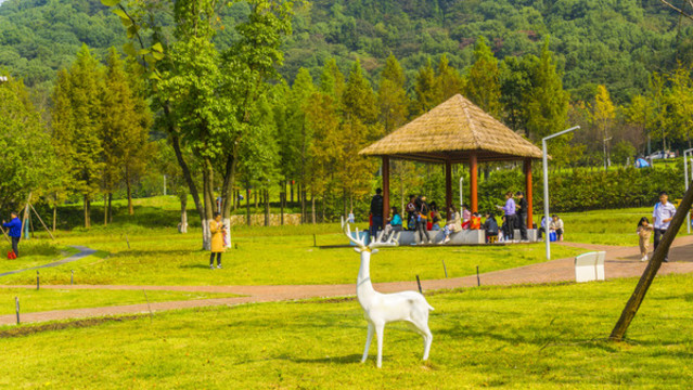 尖山湖公園湖景