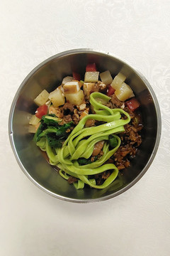 一碗菠菜臊子面