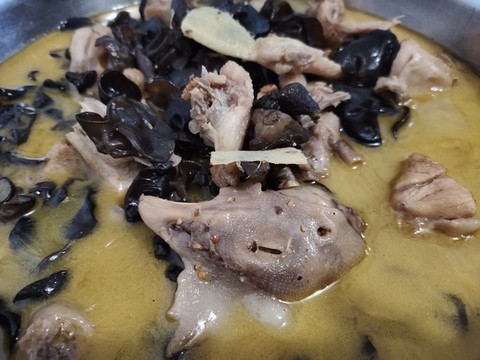 木耳燉雞